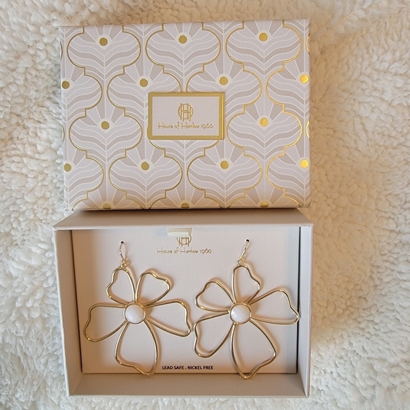 House of Harlow 1960 NIB gold flower earrings - Picture 2 of 3
